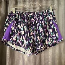 Load image into Gallery viewer, Nike SIZE S Women's Athletic Shorts
