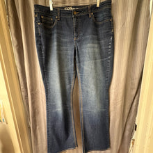 Load image into Gallery viewer, New York &amp; Co SIZE 16 Women's Jeans
