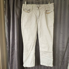 Load image into Gallery viewer, Judy Blue SIZE 13 Women's Jeans
