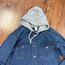 Load image into Gallery viewer, Divided SIZE 4 Women&#39;s Shirt
