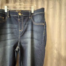 Load image into Gallery viewer, Justice SIZE 22 Jeans
