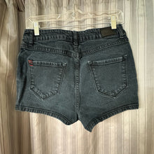 Load image into Gallery viewer, BDg SIZE 6 Women's Shorts
