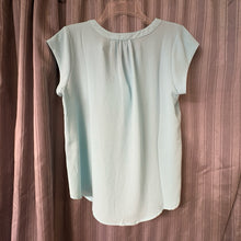 Load image into Gallery viewer, 41 Hawthorn SIZE M Women's Shirt
