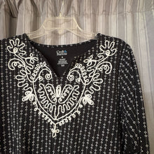 Load image into Gallery viewer, Croft &amp; Barrow SIZE M Women's Shirt
