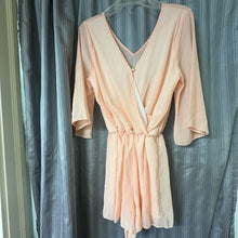 Load image into Gallery viewer, Tea n Rose SIZE M Women's Romper
