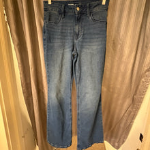 Load image into Gallery viewer, Old Navy SIZE 0 Women's Jeans
