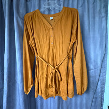 Load image into Gallery viewer, Old Navy Maternity SIZE M Maternity Shirt
