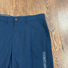 Load image into Gallery viewer, Tommy Hilfiger SIZE 36 Men&#39;s Shorts
