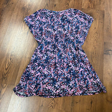 Load image into Gallery viewer, Motherhood SIZE M Maternity Shirt

