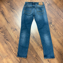 Load image into Gallery viewer, American Eagle SIZE 29 Men's Jeans
