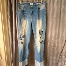 Load image into Gallery viewer, Black Daisy SIZE 11 Women's Jeans
