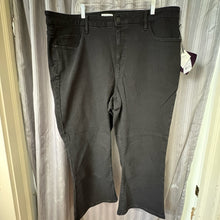 Load image into Gallery viewer, Ava &amp; Viv SIZE 22W Women's Jeans
