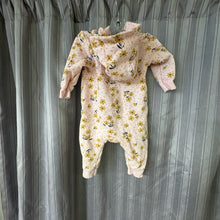 Load image into Gallery viewer, Carter's SIZE 6 Months Romper
