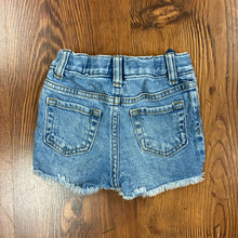 Load image into Gallery viewer, Cat &amp; Jack SIZE 18 Months Shorts
