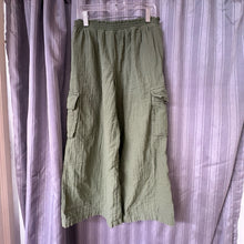 Load image into Gallery viewer, Old Navy SIZE M Pants
