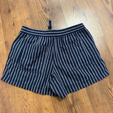 Load image into Gallery viewer, GAP SIZE M Women's Shorts

