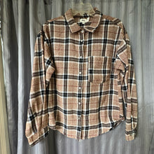 Load image into Gallery viewer, BKE SIZE M Women's Shirt
