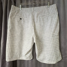 Load image into Gallery viewer, Nicklaus SIZE 36 Men's Shorts
