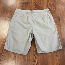 Load image into Gallery viewer, VANS SIZE 36 Men&#39;s Shorts
