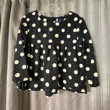 Load image into Gallery viewer, GAP kids SIZE S Shirt
