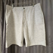 Load image into Gallery viewer, Nicklaus SIZE 36 Men's Shorts
