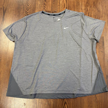 Load image into Gallery viewer, Nike SIZE 3X Women's Athletic Top
