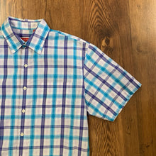 Load image into Gallery viewer, Izod SIZE M Men&#39;s Shirt
