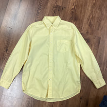 Load image into Gallery viewer, Chaps SIZE M Men's Shirt
