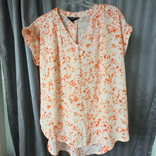 Load image into Gallery viewer, Simply Vera SIZE M Women's Shirt
