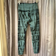 Load image into Gallery viewer, Lululemon SIZE 6 Women's Athletic Pants
