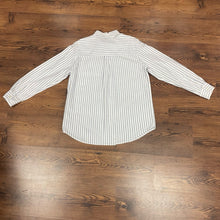 Load image into Gallery viewer, Chaps SIZE M Men's Shirt
