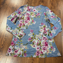 Load image into Gallery viewer, Casual Express SIZE M Women&#39;s Shirt
