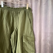 Load image into Gallery viewer, Old Navy SIZE M Pants
