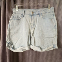 Load image into Gallery viewer, Old Navy SIZE 4 Women's Shorts
