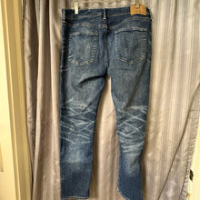 Load image into Gallery viewer, American Eagle SIZE 33 Men's Jeans
