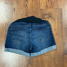 Load image into Gallery viewer, Planet Motherhood SIZE S Maternity Shorts
