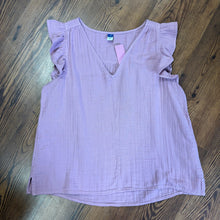 Load image into Gallery viewer, Old Navy SIZE M Women's Shirt
