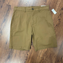 Load image into Gallery viewer, Old Navy SIZE 31 Men's Shorts
