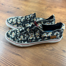 Load image into Gallery viewer, Blowfish SIZE 9 Women's Sneakers
