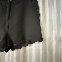 Load image into Gallery viewer, Sans Souci SIZE M Women's Shorts
