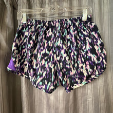 Load image into Gallery viewer, Nike SIZE S Women's Athletic Shorts
