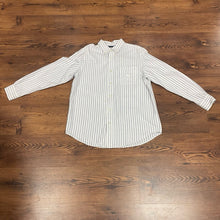 Load image into Gallery viewer, Chaps SIZE M Men's Shirt
