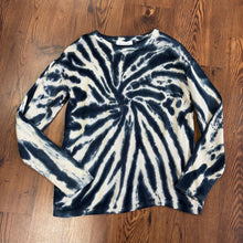 Load image into Gallery viewer, Skye's the limit SIZE L Women's Sweater
