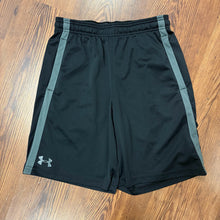 Load image into Gallery viewer, Under Armour SIZE M Men's Athletic Shorts
