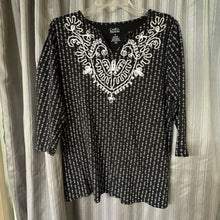 Load image into Gallery viewer, Croft &amp; Barrow SIZE M Women's Shirt
