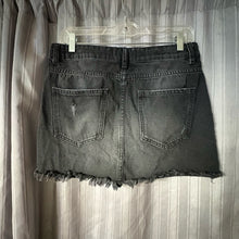 Load image into Gallery viewer, Free People SIZE 6 Women's Skirt
