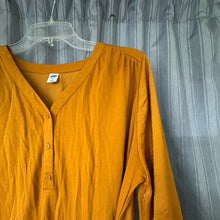 Load image into Gallery viewer, Old Navy Maternity SIZE M Maternity Shirt
