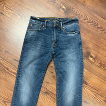 Load image into Gallery viewer, American Eagle SIZE 29 Men's Jeans
