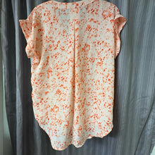 Load image into Gallery viewer, Simply Vera SIZE M Women's Shirt
