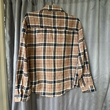 Load image into Gallery viewer, BKE SIZE M Women's Shirt
